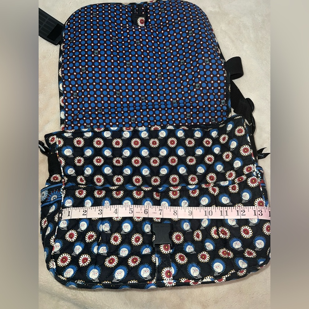 Vera Bradley messenger bag. - Picture 10 of 11